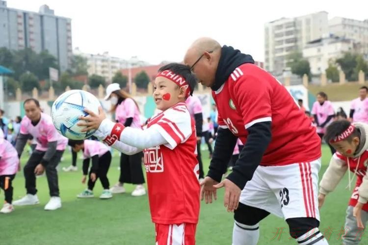 KAI YUN SPORT：“梦想中国”中国足协社会责任活动走进江西信丰